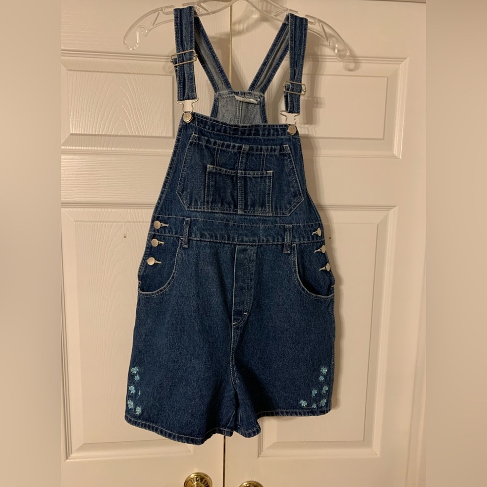 Girls sz 14-16 overall shorts by Jordache. Classic design. Great condition